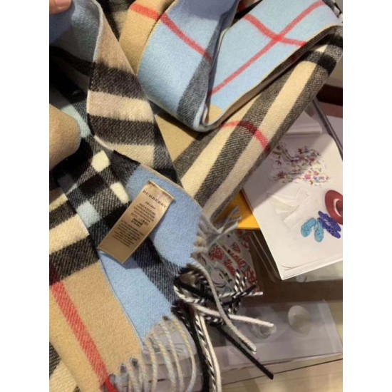 Replica Burberry Scialle in cashmere con motivo check classico 30 x 250 Replica Burberry Scialle in cashmere con motivo check classico 30 x 250
