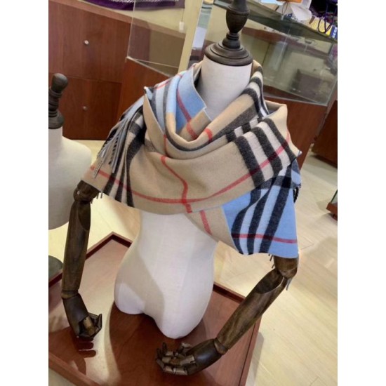 Replica Burberry Scialle in cashmere con motivo check classico 30 x 250 Replica Burberry Scialle in cashmere con motivo check classico 30 x 250