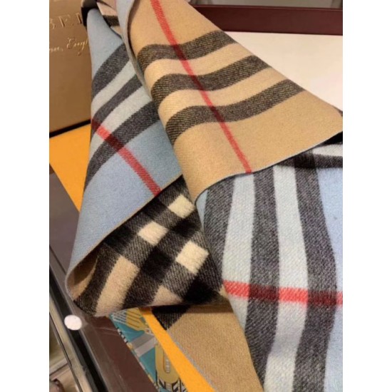 Replica Burberry Scialle in cashmere con motivo check classico 30 x 250 Replica Burberry Scialle in cashmere con motivo check classico 30 x 250