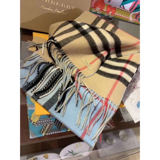 Replica Burberry Scialle in cashmere con motivo check classico 30 x 250 Replica Burberry Scialle in cashmere con motivo check classico 30 x 250