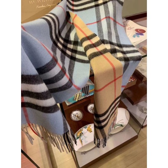 Replica Burberry Scialle in cashmere con motivo check classico 30 x 250 Replica Burberry Scialle in cashmere con motivo check classico 30 x 250
