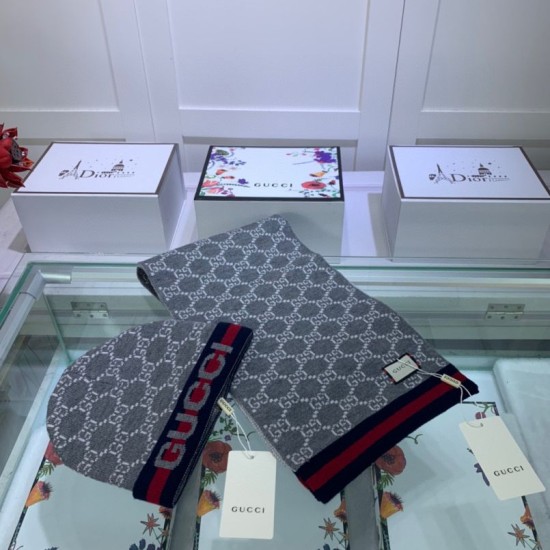 Replica Classic Cashmere Jacquard Sciarpa e Cappello Grigio